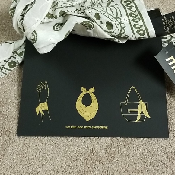 3/$20 ๐ NWT Madden bandana square - Picture 2 of 6